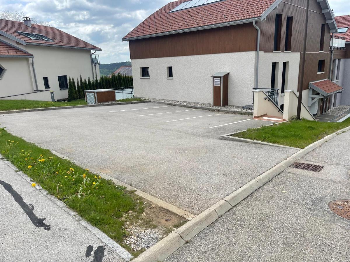 Appartement 4 Personnes Proche Lac Saint Point Montperreux المظهر الخارجي الصورة